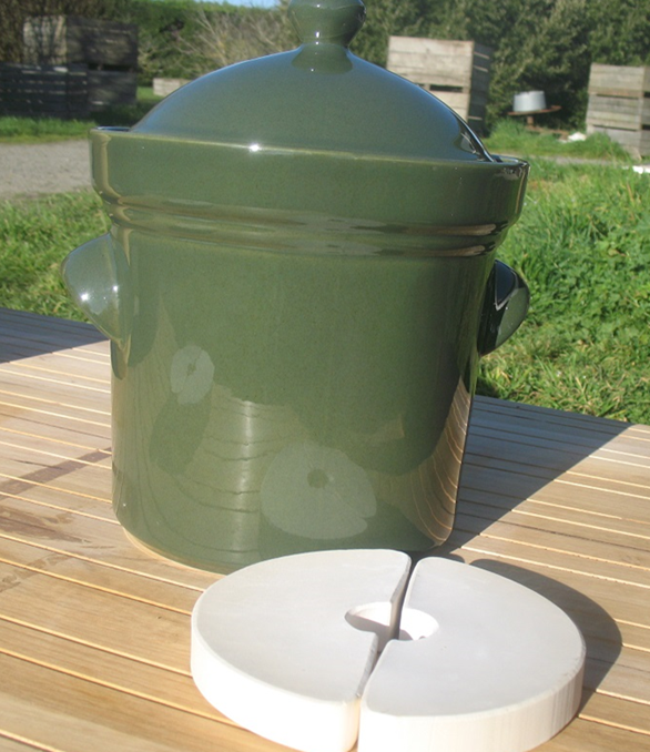 <ul class='dec-ul'><li>Ref SP-05:  5 Litre sauerkraut pot - olive.</li>
                    <li>Largest diameter 230mm</li>
                    <li>Height with lid 250mm</li>
                    <li>Opening 135mm</li>
                    <li>Weight 5.6kg (pot & lid)</li>
                    <li>Weights included</li>
                    <li>Price: $166.00</li>
                    <li>Delivery: $26</li>
                </ul>