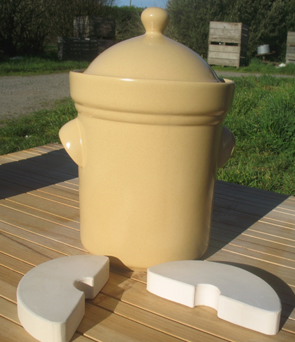 <ul class='dec-ul'><li>Ref SP-05:  5 Litre sauerkraut pot - Ochre.</li>
                    <li>Largest diameter 230mm</li>
                    <li>Height with lid 250mm</li>
                    <li>Opening 135mm</li>
                    <li>Weight 5.6kg (pot & lid)</li>
                    <li>Weights included</li>
                    <li>Price: $166.00</li>
                    <li>Delivery: $26</li>
                </ul>